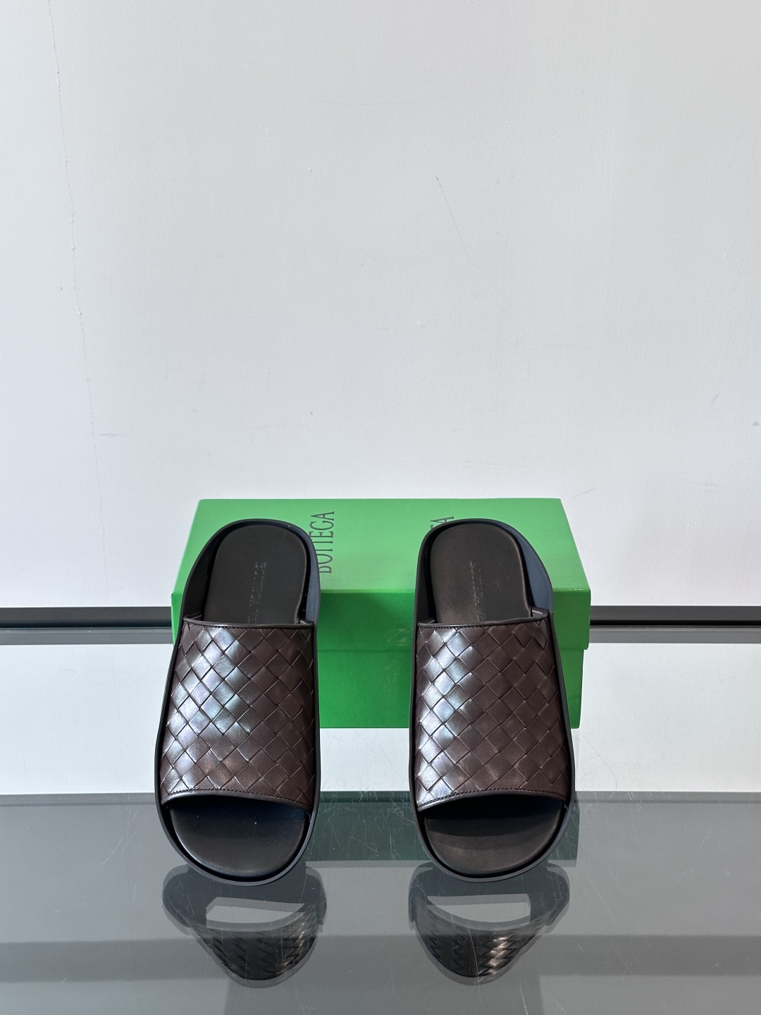 Bottega Veneta Sanlon02拖鞋凉鞋🩴！！一字拖男编织皮面两穿男仕拖鞋。将经典编织工艺