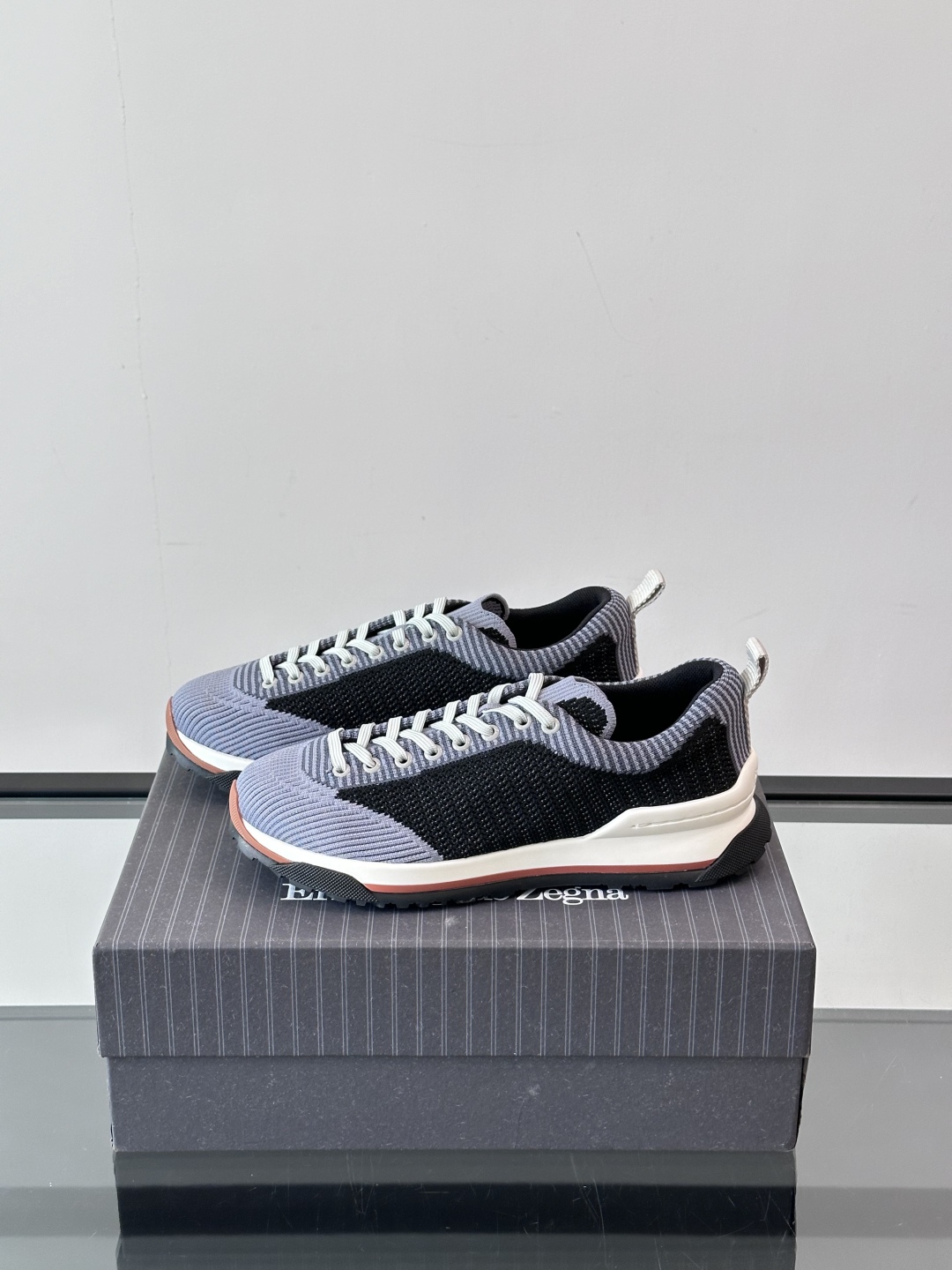 Zegna/杰尼亚全新男士休闲鞋。高定原版一致的特殊弹力针织面料，加密一体飞织面料，确保多季节的实用性和