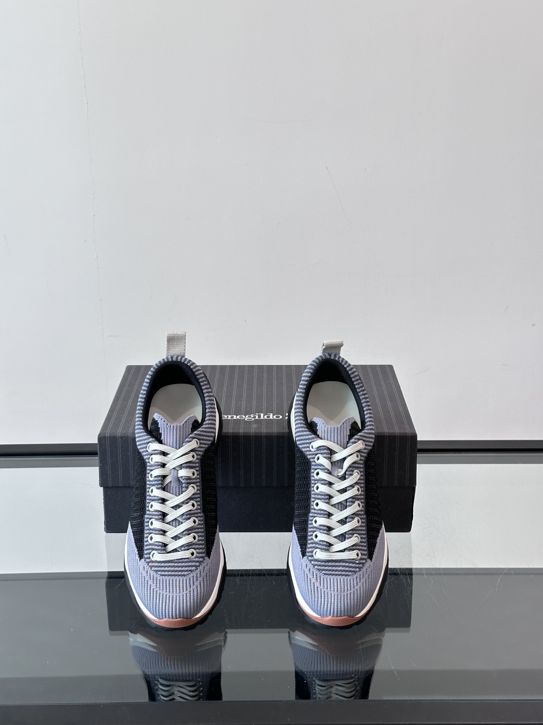 Zegna/杰尼亚全新男士休闲鞋。高定原版一致的特殊弹力针织面料，加密一体飞织面料，确保多季节的实用性和