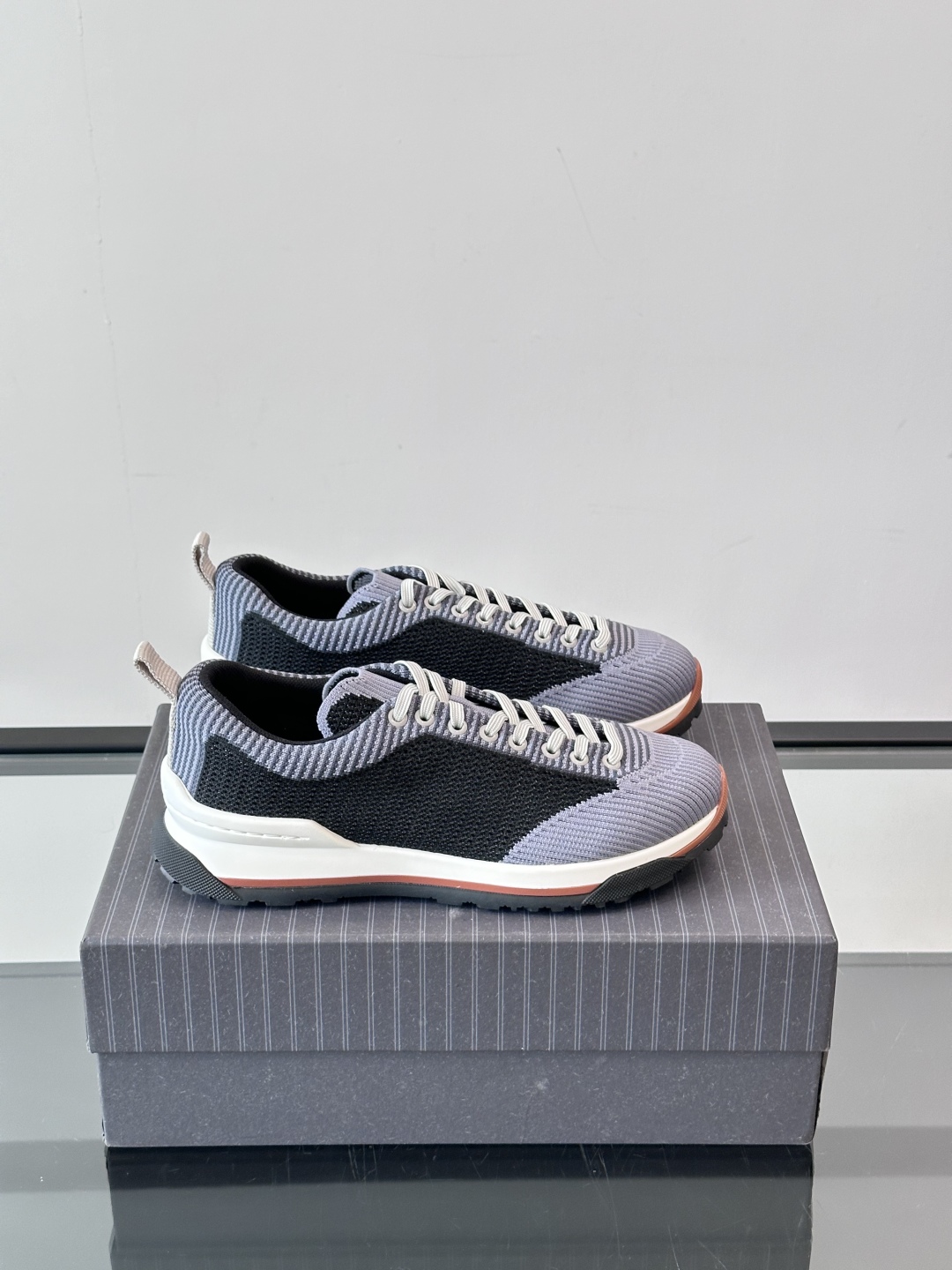 Zegna/杰尼亚全新男士休闲鞋。高定原版一致的特殊弹力针织面料，加密一体飞织面料，确保多季节的实用性和