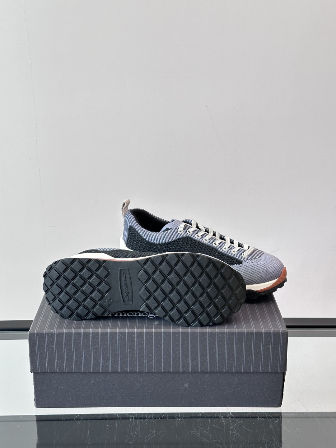 Zegna/杰尼亚全新男士休闲鞋。高定原版一致的特殊弹力针织面料，加密一体飞织面料，确保多季节的实用性和
