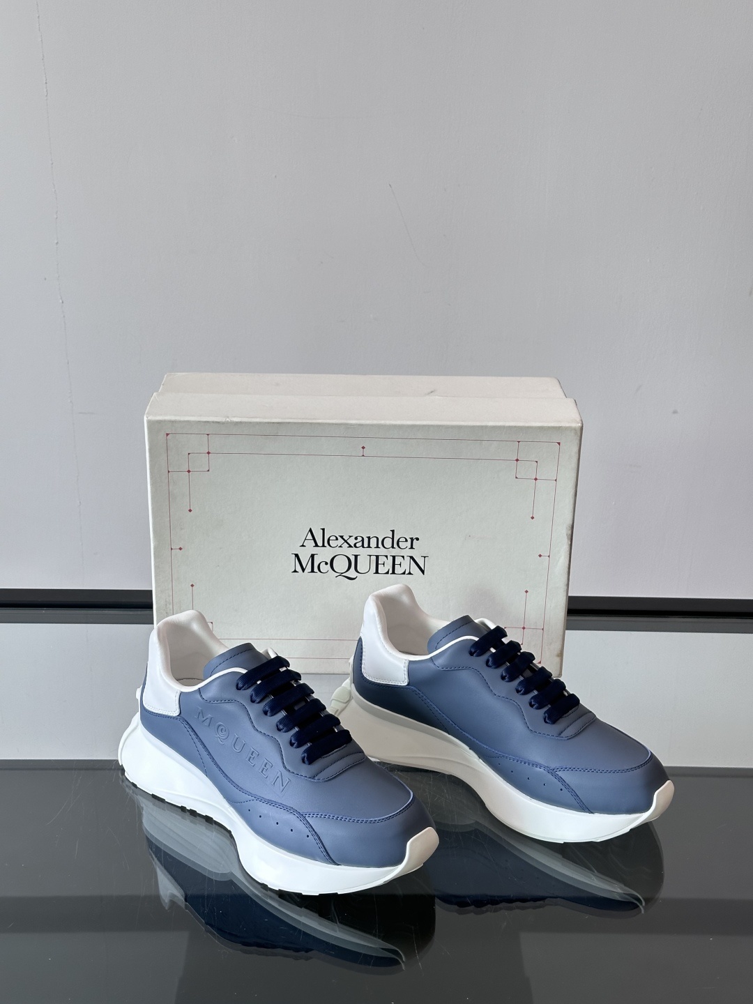 𝐀𝐥𝐞𝐱𝐚𝐧𝐝𝐞𝐫 𝐌𝐜𝐐𝐔𝐄𝐄𝐍亚历山麦昆情侣款‼️ 休闲鞋👟。终极版本 随意PK柜货 麦昆这鞋款一出