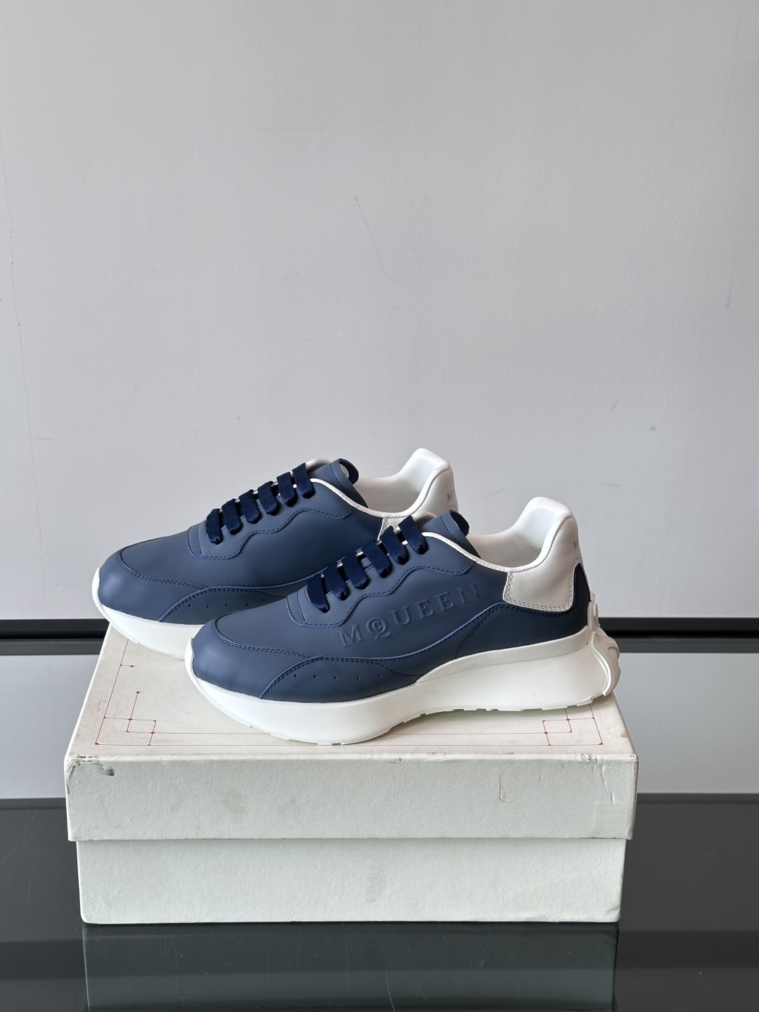 𝐀𝐥𝐞𝐱𝐚𝐧𝐝𝐞𝐫 𝐌𝐜𝐐𝐔𝐄𝐄𝐍亚历山麦昆情侣款‼️ 休闲鞋👟。终极版本 随意PK柜货 麦昆这鞋款一出