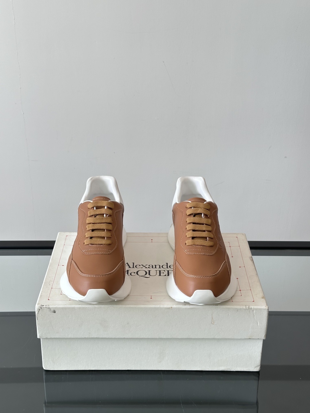 𝐀𝐥𝐞𝐱𝐚𝐧𝐝𝐞𝐫 𝐌𝐜𝐐𝐔𝐄𝐄𝐍亚历山麦昆情侣款‼️ 休闲鞋👟。终极版本 随意PK柜货 麦昆这鞋款一出
