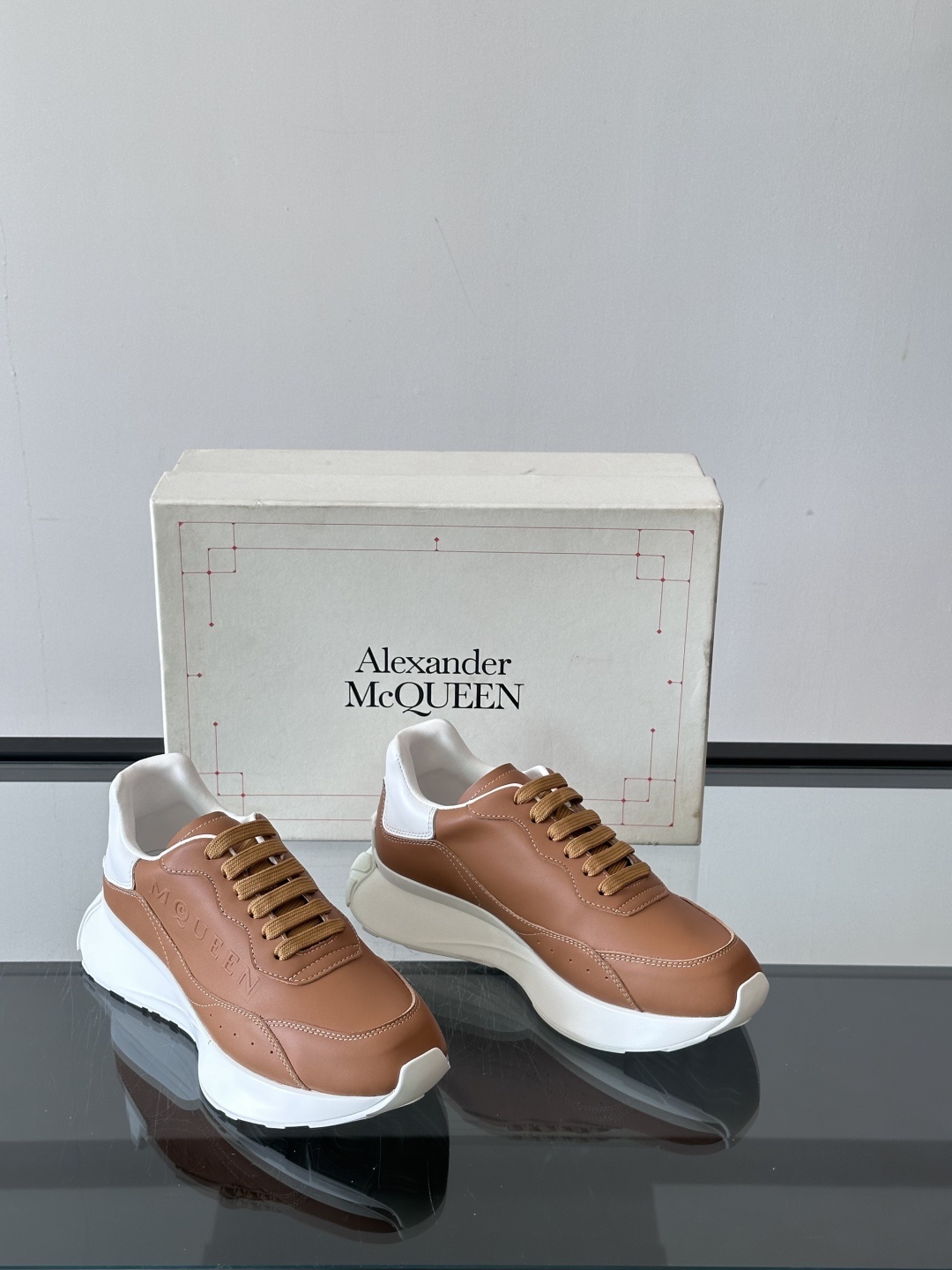 𝐀𝐥𝐞𝐱𝐚𝐧𝐝𝐞𝐫 𝐌𝐜𝐐𝐔𝐄𝐄𝐍亚历山麦昆情侣款‼️ 休闲鞋👟。终极版本 随意PK柜货 麦昆这鞋款一出