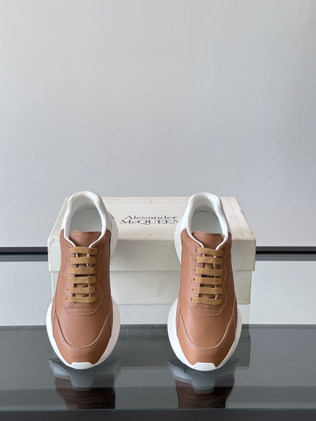 𝐀𝐥𝐞𝐱𝐚𝐧𝐝𝐞𝐫 𝐌𝐜𝐐𝐔𝐄𝐄𝐍亚历山麦昆情侣款‼️ 休闲鞋👟。终极版本 随意PK柜货 麦昆这鞋款一出