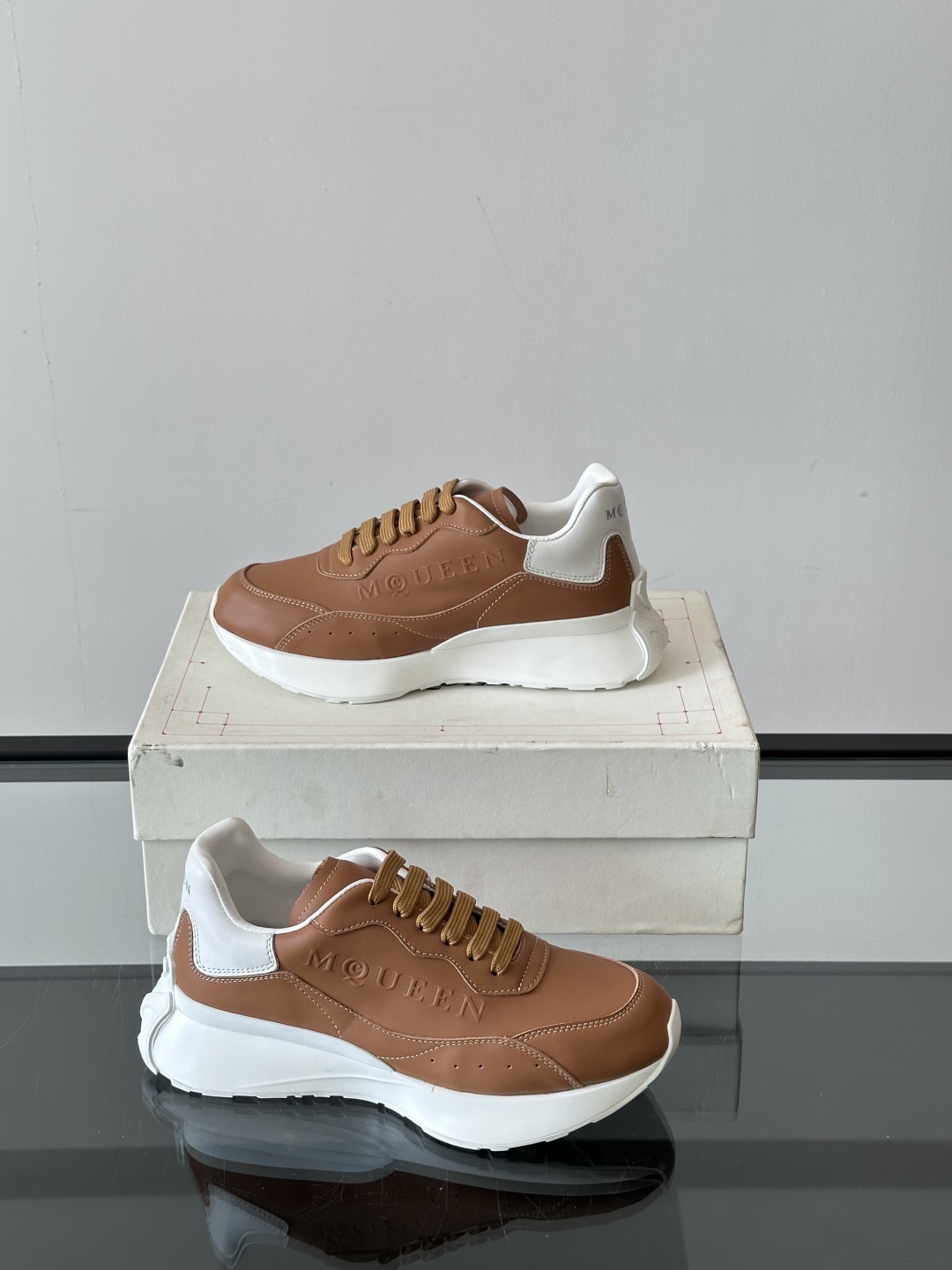 𝐀𝐥𝐞𝐱𝐚𝐧𝐝𝐞𝐫 𝐌𝐜𝐐𝐔𝐄𝐄𝐍亚历山麦昆情侣款‼️ 休闲鞋👟。终极版本 随意PK柜货 麦昆这鞋款一出