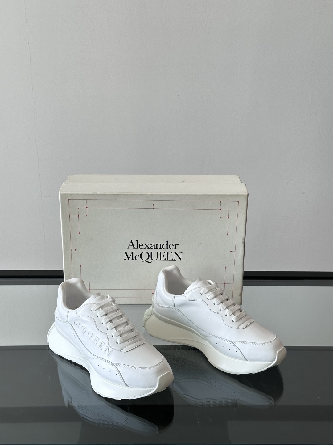 𝐀𝐥𝐞𝐱𝐚𝐧𝐝𝐞𝐫 𝐌𝐜𝐐𝐔𝐄𝐄𝐍亚历山麦昆情侣款‼️ 休闲鞋👟。终极版本 随意PK柜货 麦昆这鞋款一出