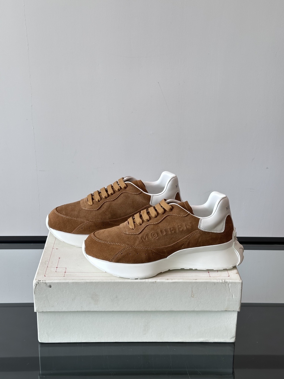 𝐀𝐥𝐞𝐱𝐚𝐧𝐝𝐞𝐫 𝐌𝐜𝐐𝐔𝐄𝐄𝐍亚历山麦昆情侣款‼️ 休闲鞋👟。终极版本 随意PK柜货 麦昆这鞋款一出