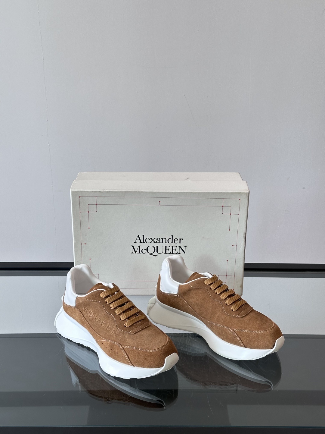 𝐀𝐥𝐞𝐱𝐚𝐧𝐝𝐞𝐫 𝐌𝐜𝐐𝐔𝐄𝐄𝐍亚历山麦昆情侣款‼️ 休闲鞋👟。终极版本 随意PK柜货 麦昆这鞋款一出