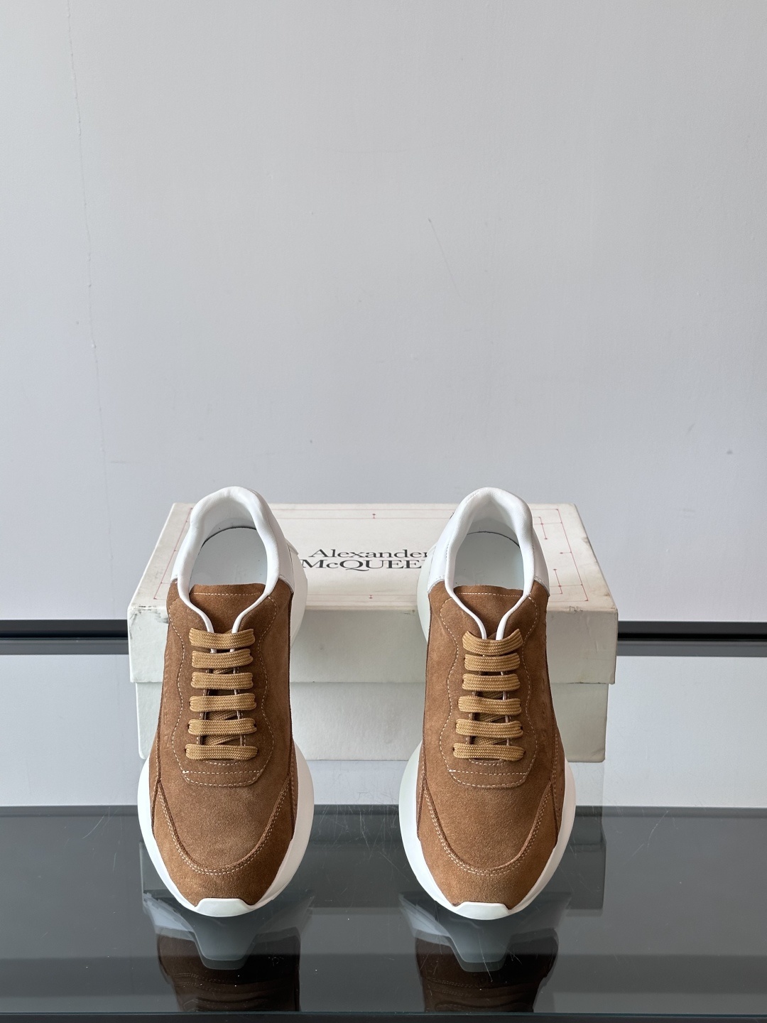 𝐀𝐥𝐞𝐱𝐚𝐧𝐝𝐞𝐫 𝐌𝐜𝐐𝐔𝐄𝐄𝐍亚历山麦昆情侣款‼️ 休闲鞋👟。终极版本 随意PK柜货 麦昆这鞋款一出