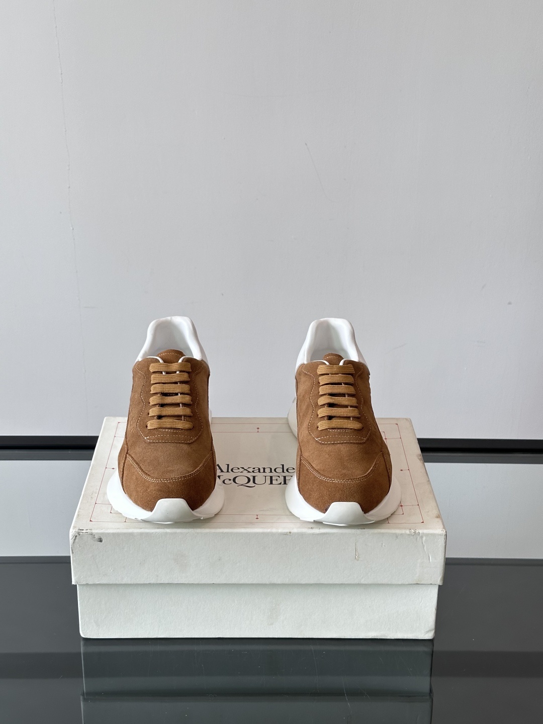 𝐀𝐥𝐞𝐱𝐚𝐧𝐝𝐞𝐫 𝐌𝐜𝐐𝐔𝐄𝐄𝐍亚历山麦昆情侣款‼️ 休闲鞋👟。终极版本 随意PK柜货 麦昆这鞋款一出