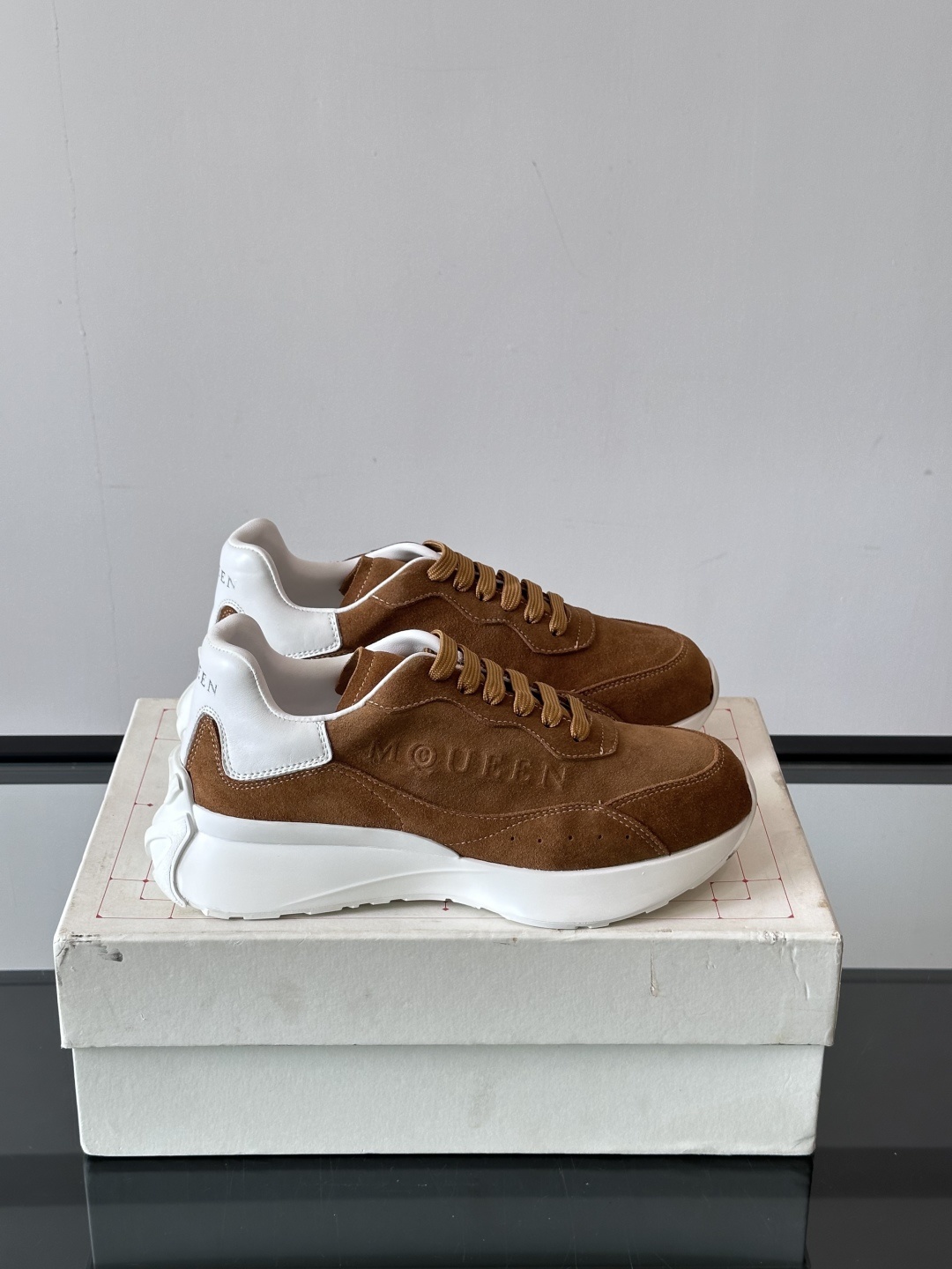 𝐀𝐥𝐞𝐱𝐚𝐧𝐝𝐞𝐫 𝐌𝐜𝐐𝐔𝐄𝐄𝐍亚历山麦昆情侣款‼️ 休闲鞋👟。终极版本 随意PK柜货 麦昆这鞋款一出