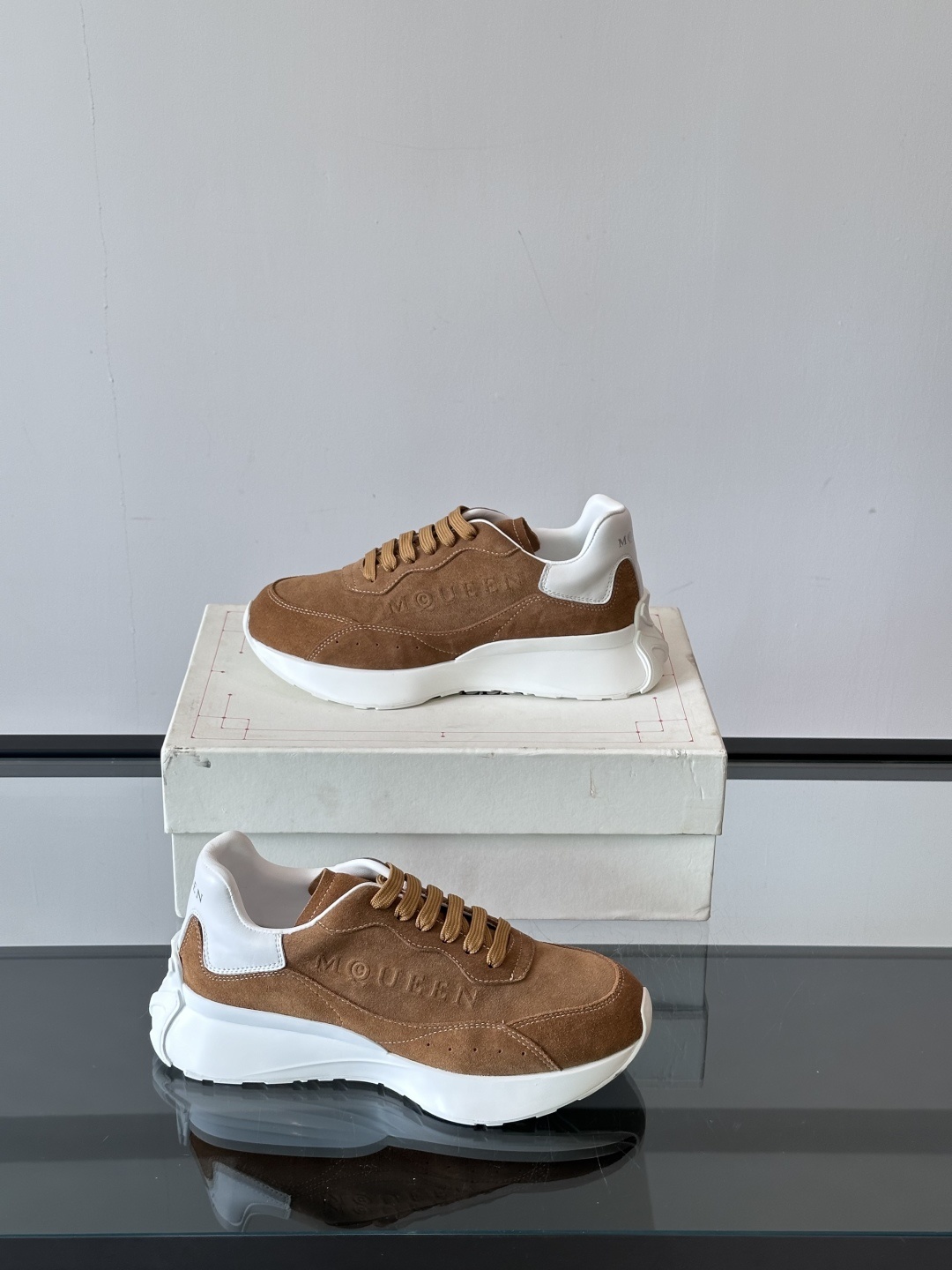 𝐀𝐥𝐞𝐱𝐚𝐧𝐝𝐞𝐫 𝐌𝐜𝐐𝐔𝐄𝐄𝐍亚历山麦昆情侣款‼️ 休闲鞋👟。终极版本 随意PK柜货 麦昆这鞋款一出