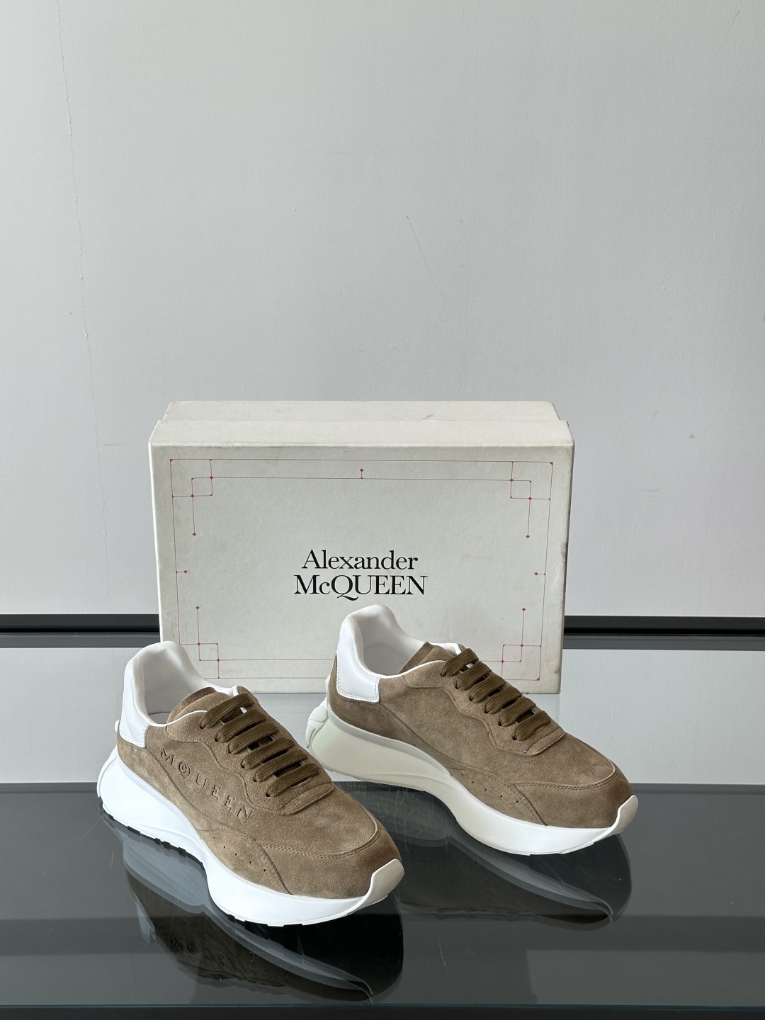 𝐀𝐥𝐞𝐱𝐚𝐧𝐝𝐞𝐫 𝐌𝐜𝐐𝐔𝐄𝐄𝐍亚历山麦昆情侣款‼️ 休闲鞋👟。终极版本 随意PK柜货 麦昆这鞋款一出