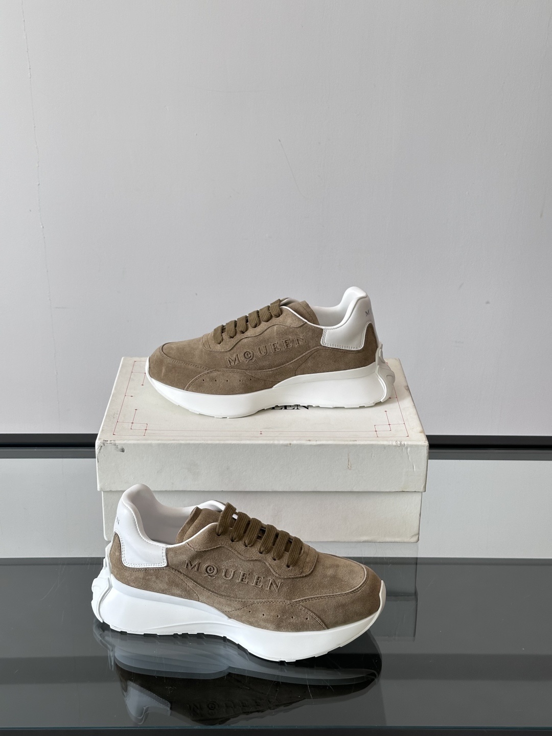 𝐀𝐥𝐞𝐱𝐚𝐧𝐝𝐞𝐫 𝐌𝐜𝐐𝐔𝐄𝐄𝐍亚历山麦昆情侣款‼️ 休闲鞋👟。终极版本 随意PK柜货 麦昆这鞋款一出