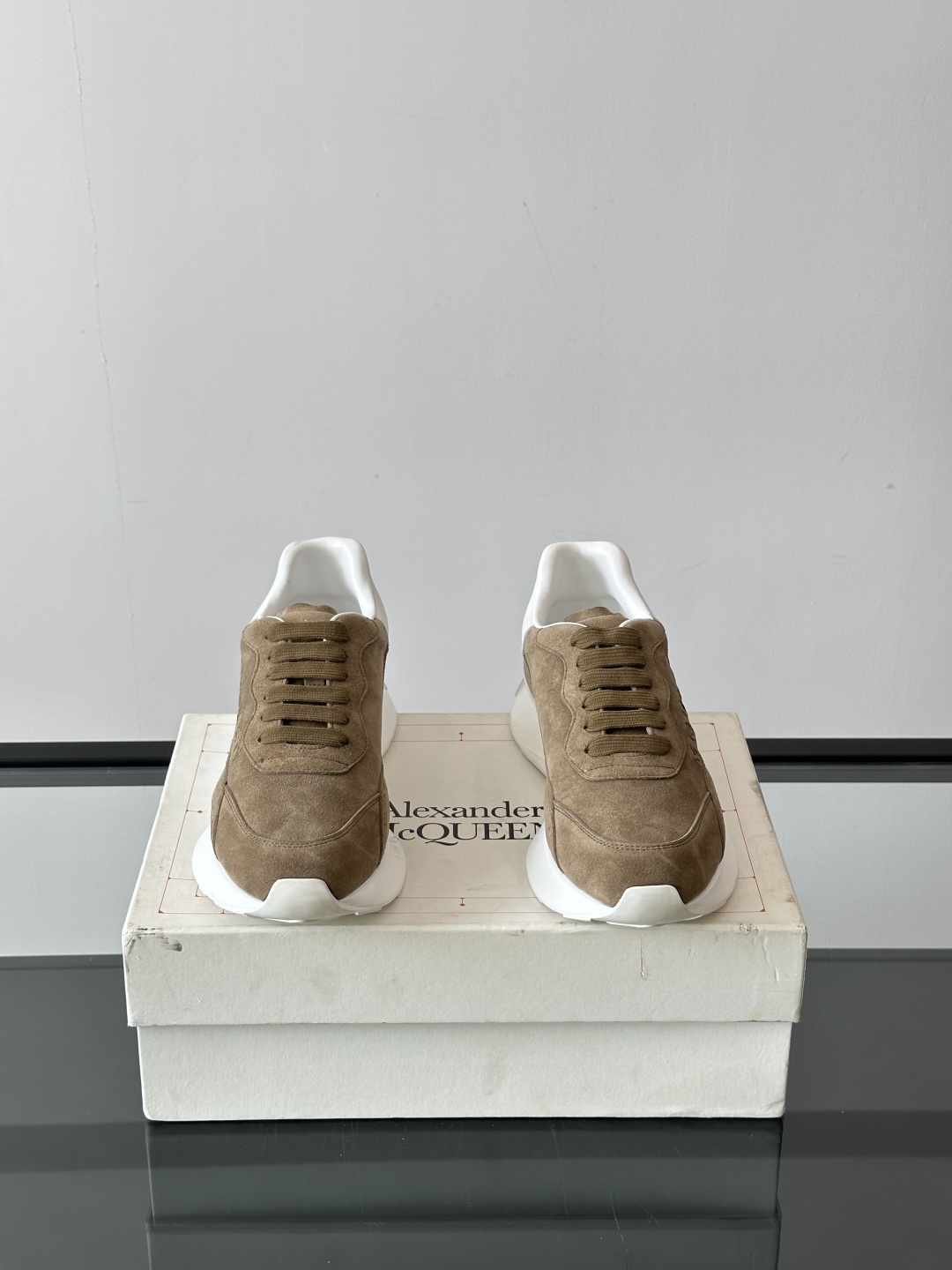 𝐀𝐥𝐞𝐱𝐚𝐧𝐝𝐞𝐫 𝐌𝐜𝐐𝐔𝐄𝐄𝐍亚历山麦昆情侣款‼️ 休闲鞋👟。终极版本 随意PK柜货 麦昆这鞋款一出