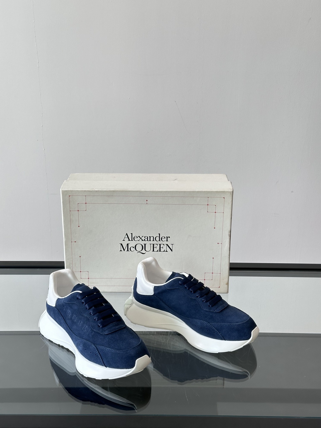 𝐀𝐥𝐞𝐱𝐚𝐧𝐝𝐞𝐫 𝐌𝐜𝐐𝐔𝐄𝐄𝐍亚历山麦昆情侣款‼️ 休闲鞋👟。终极版本 随意PK柜货 麦昆这鞋款一出