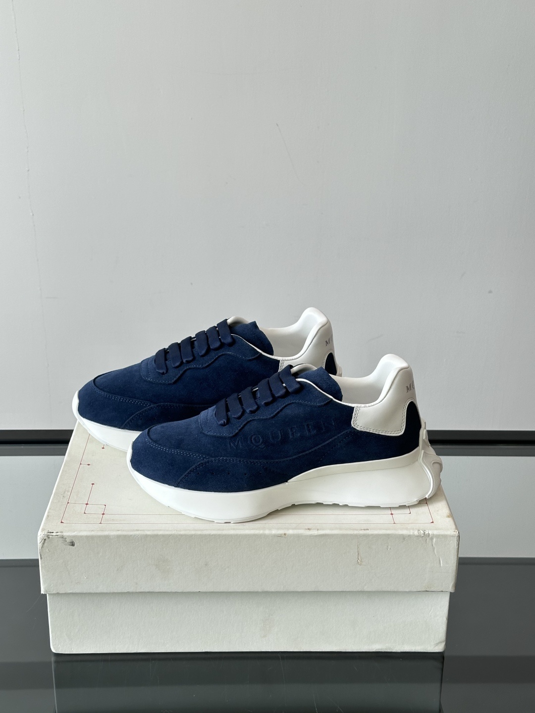 𝐀𝐥𝐞𝐱𝐚𝐧𝐝𝐞𝐫 𝐌𝐜𝐐𝐔𝐄𝐄𝐍亚历山麦昆情侣款‼️ 休闲鞋👟。终极版本 随意PK柜货 麦昆这鞋款一出
