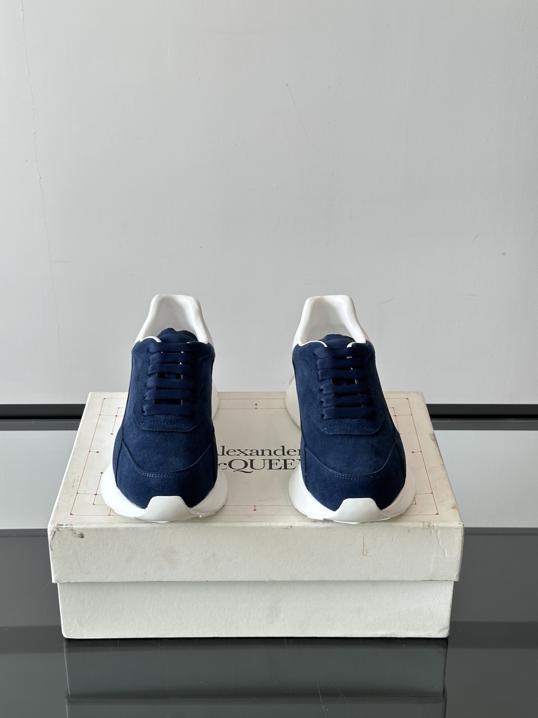 𝐀𝐥𝐞𝐱𝐚𝐧𝐝𝐞𝐫 𝐌𝐜𝐐𝐔𝐄𝐄𝐍亚历山麦昆情侣款‼️ 休闲鞋👟。终极版本 随意PK柜货 麦昆这鞋款一出