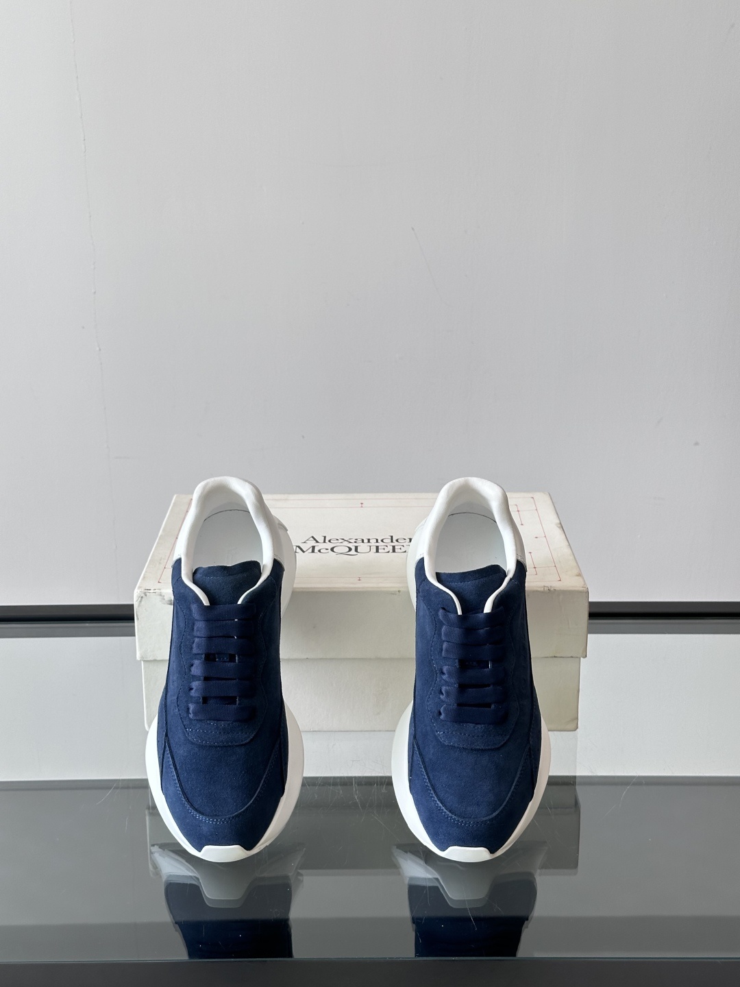 𝐀𝐥𝐞𝐱𝐚𝐧𝐝𝐞𝐫 𝐌𝐜𝐐𝐔𝐄𝐄𝐍亚历山麦昆情侣款‼️ 休闲鞋👟。终极版本 随意PK柜货 麦昆这鞋款一出