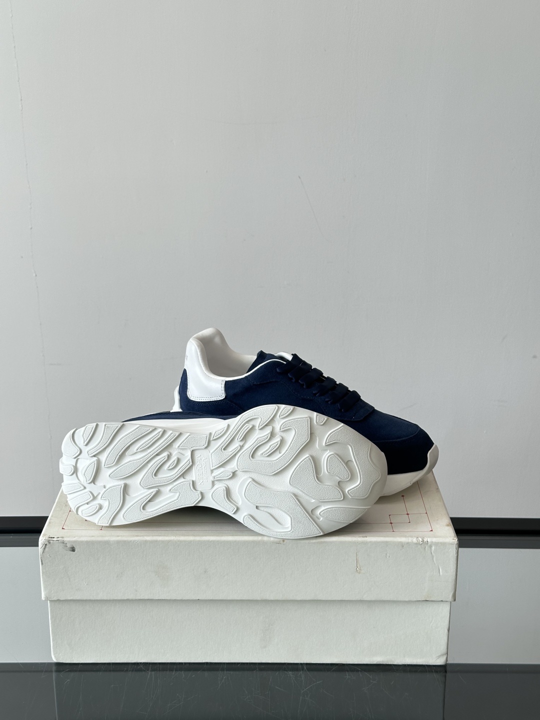 𝐀𝐥𝐞𝐱𝐚𝐧𝐝𝐞𝐫 𝐌𝐜𝐐𝐔𝐄𝐄𝐍亚历山麦昆情侣款‼️ 休闲鞋👟。终极版本 随意PK柜货 麦昆这鞋款一出