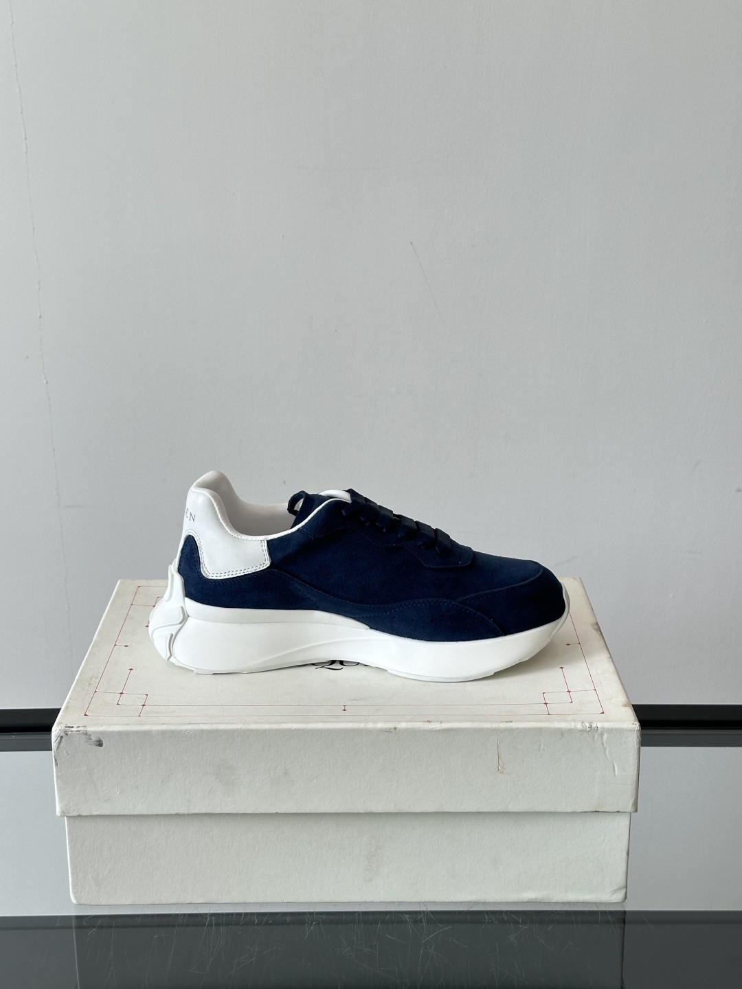 𝐀𝐥𝐞𝐱𝐚𝐧𝐝𝐞𝐫 𝐌𝐜𝐐𝐔𝐄𝐄𝐍亚历山麦昆情侣款‼️ 休闲鞋👟。终极版本 随意PK柜货 麦昆这鞋款一出