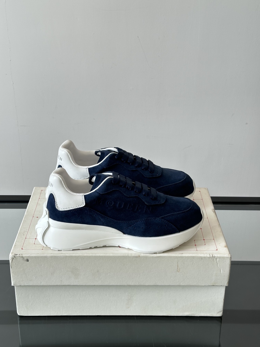 𝐀𝐥𝐞𝐱𝐚𝐧𝐝𝐞𝐫 𝐌𝐜𝐐𝐔𝐄𝐄𝐍亚历山麦昆情侣款‼️ 休闲鞋👟。终极版本 随意PK柜货 麦昆这鞋款一出