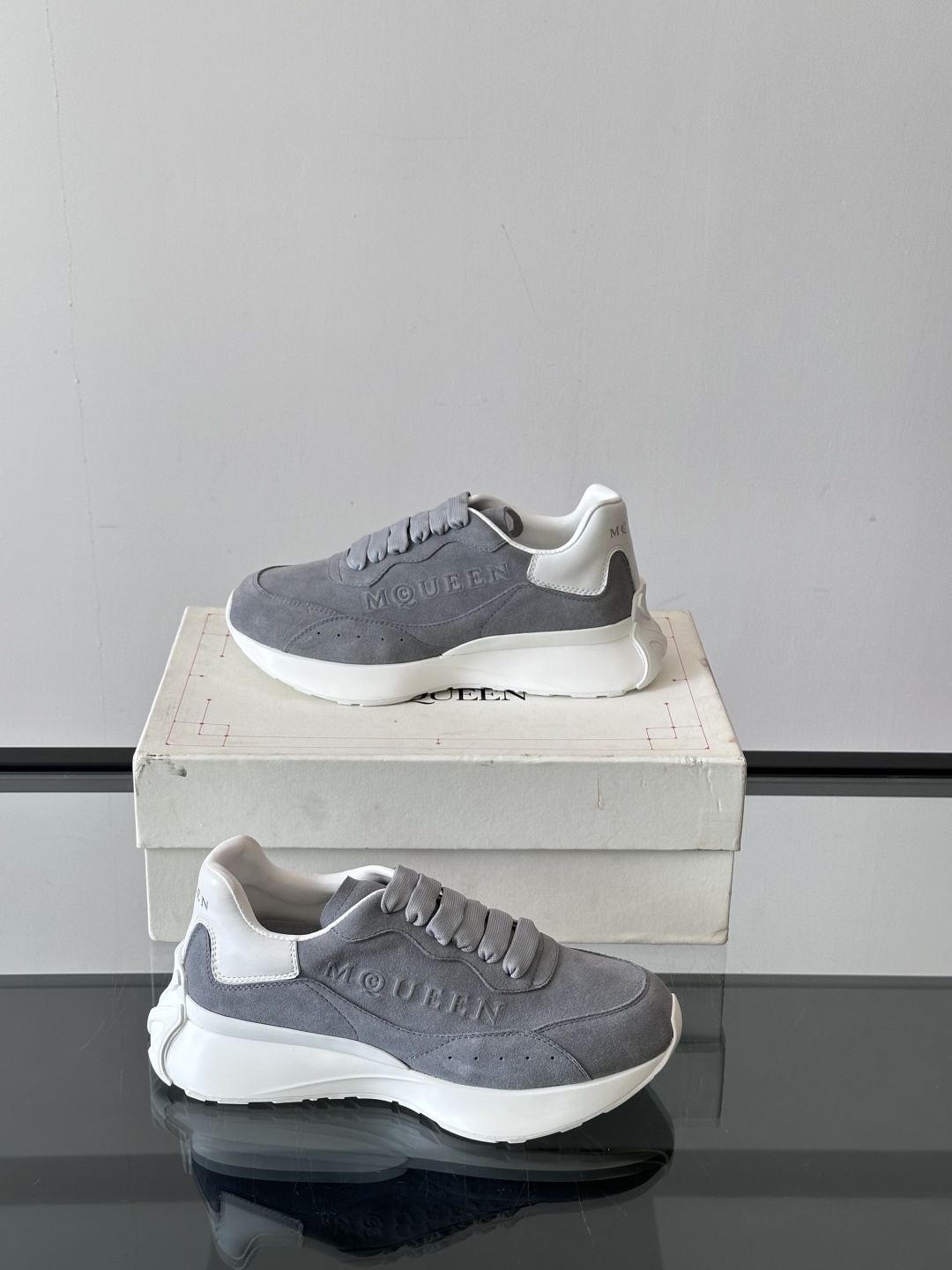 𝐀𝐥𝐞𝐱𝐚𝐧𝐝𝐞𝐫 𝐌𝐜𝐐𝐔𝐄𝐄𝐍亚历山麦昆情侣款‼️ 休闲鞋👟。终极版本 随意PK柜货 麦昆这鞋款一出