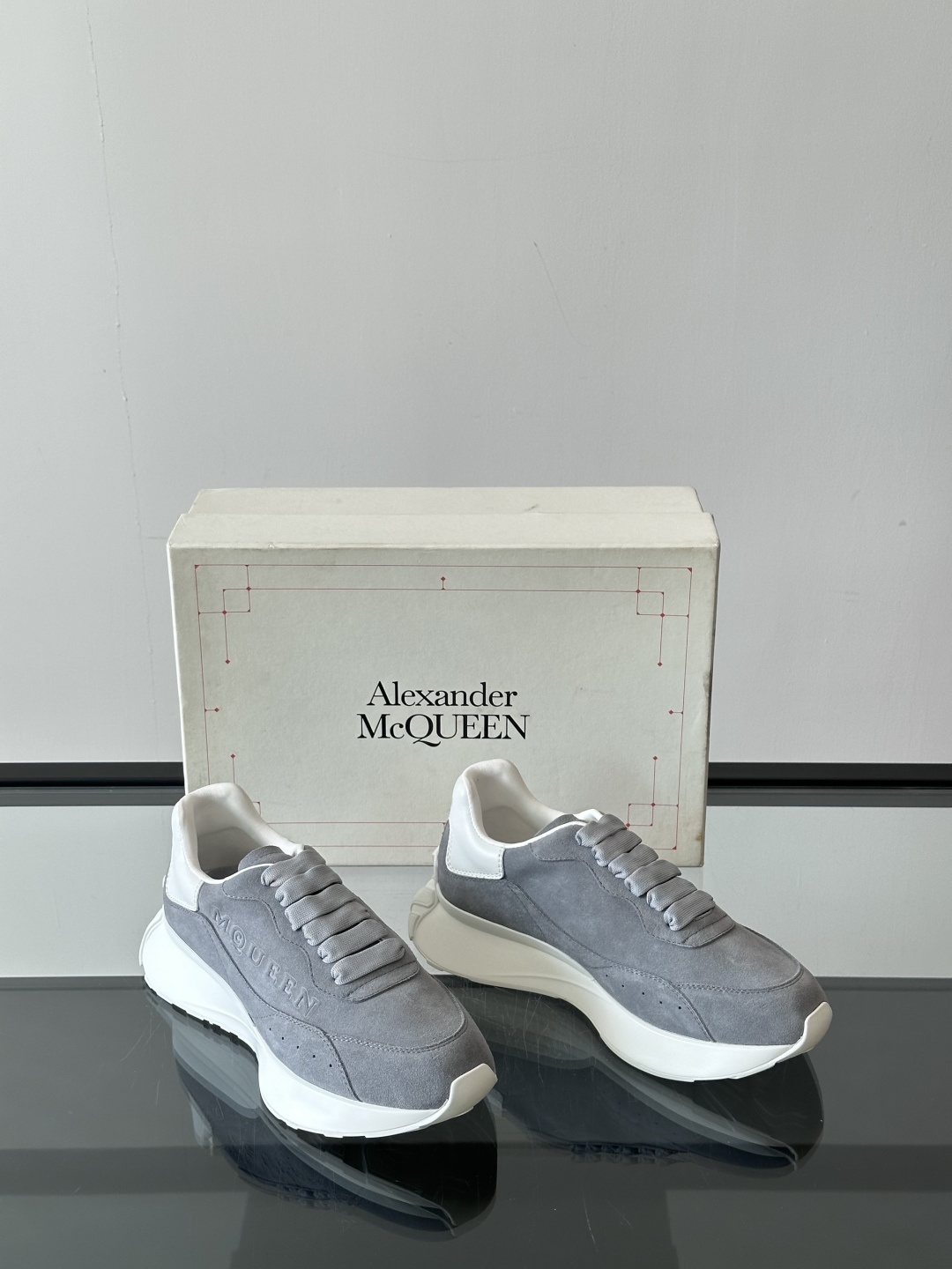 𝐀𝐥𝐞𝐱𝐚𝐧𝐝𝐞𝐫 𝐌𝐜𝐐𝐔𝐄𝐄𝐍亚历山麦昆情侣款‼️ 休闲鞋👟。终极版本 随意PK柜货 麦昆这鞋款一出