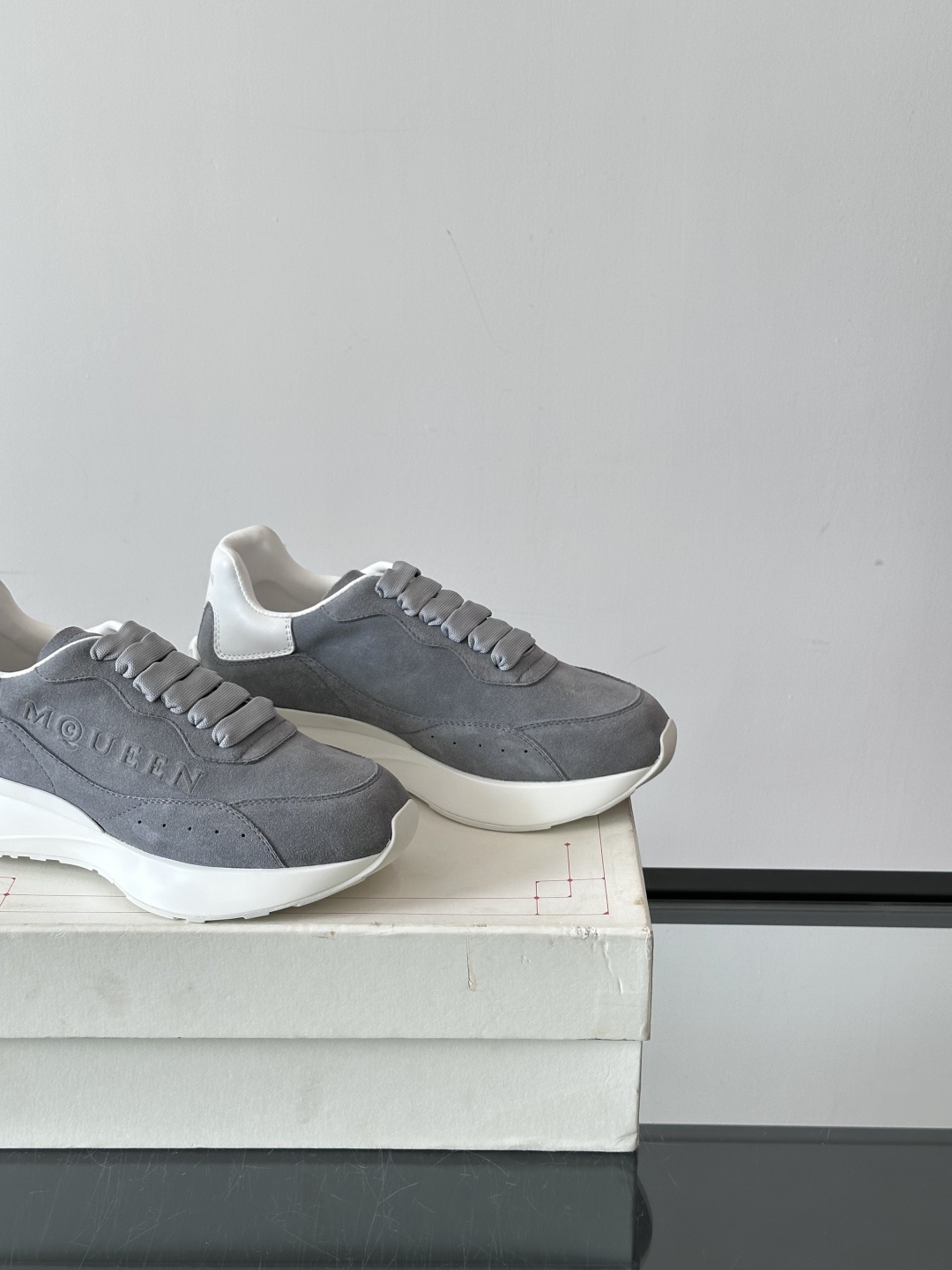 𝐀𝐥𝐞𝐱𝐚𝐧𝐝𝐞𝐫 𝐌𝐜𝐐𝐔𝐄𝐄𝐍亚历山麦昆情侣款‼️ 休闲鞋👟。终极版本 随意PK柜货 麦昆这鞋款一出