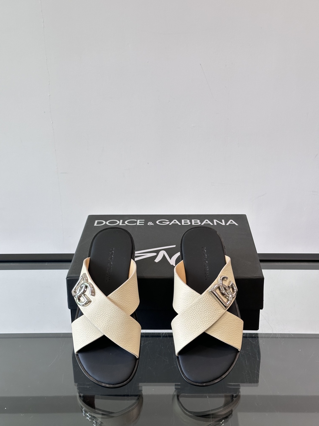 ◾️▫️D&G～高端男士真皮大底夏季拖鞋，鞋面材质头层牛皮，原版五金装饰，进口真皮大底，细节完美，尽显大
