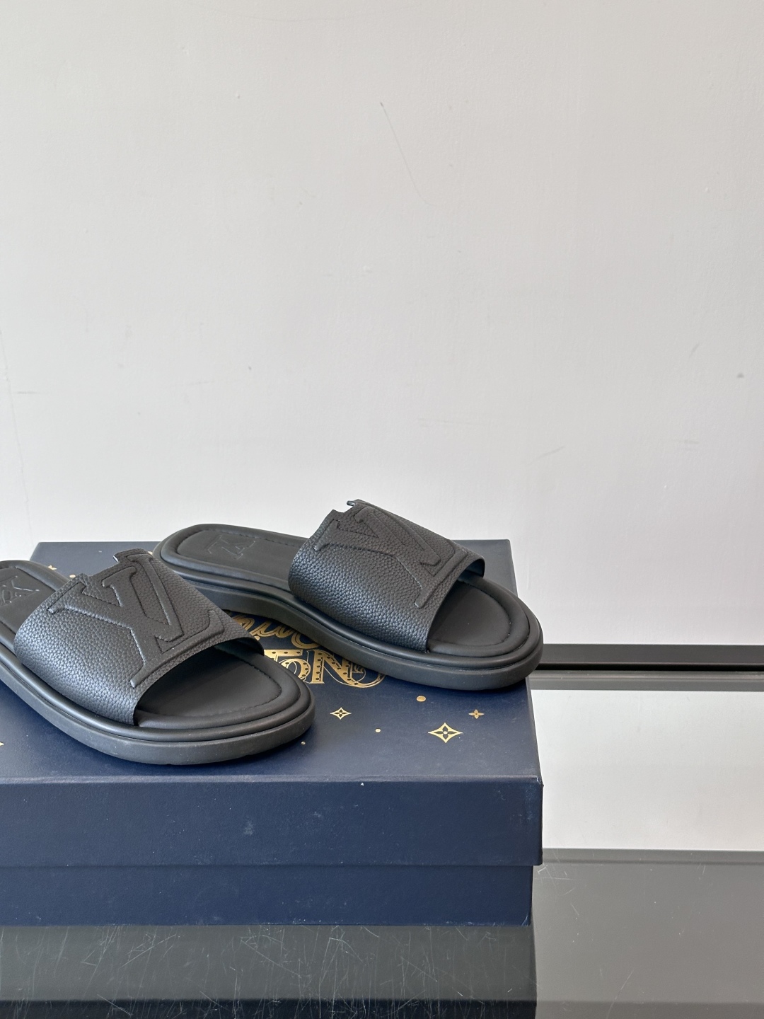 Louis Vuitton ss25 new arrival LV驴牌春夏系列新款平底沙滩拖鞋🥿简约精致