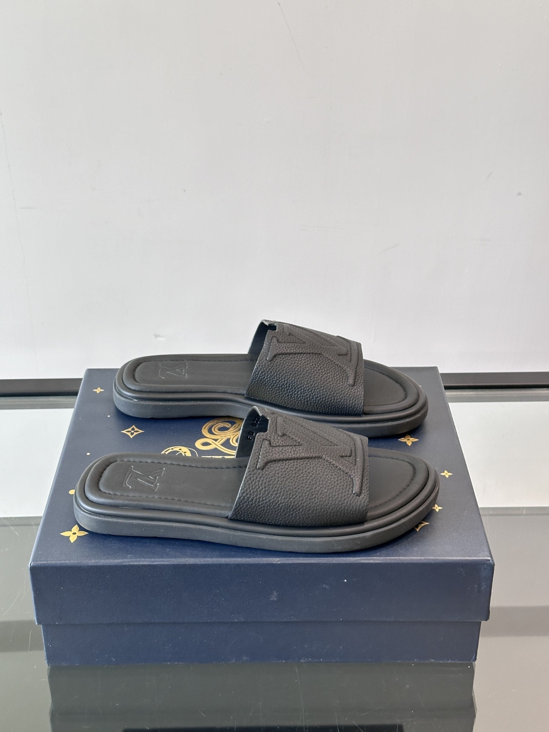 Louis Vuitton ss25 new arrival LV驴牌春夏系列新款平底沙滩拖鞋🥿简约精致
