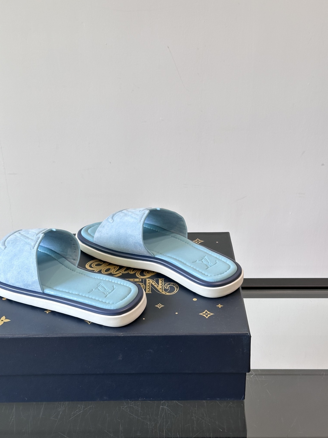 Louis Vuitton ss25 new arrival LV驴牌春夏系列新款平底沙滩拖鞋🥿简约精致