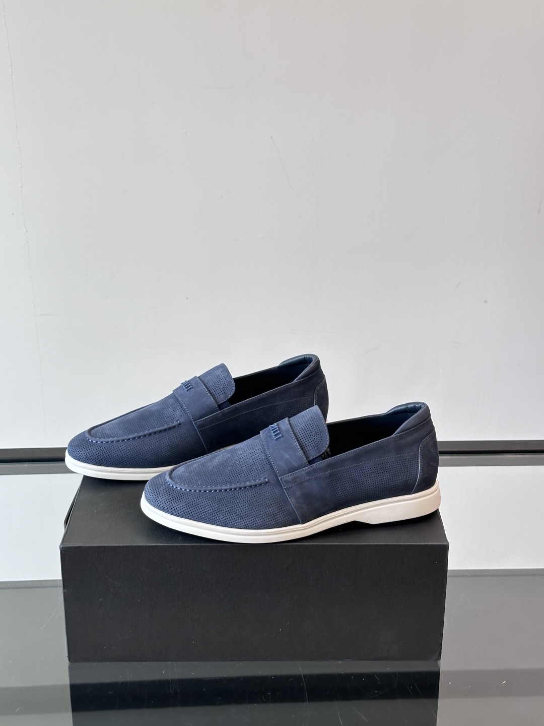 ZILLI法国顶奢男鞋👞ZILLI目之所及‼️简约风貌随心而行。‼️神形兼备，谱写男士魅力。👀棱角之间，