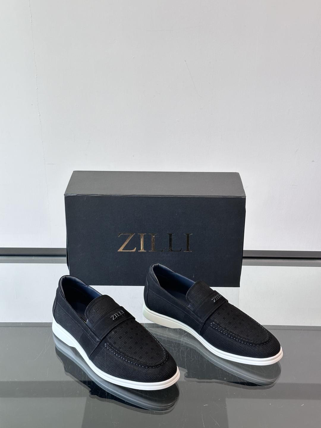 ZILLI法国顶奢男鞋👞ZILLI目之所及‼️简约风貌随心而行。‼️神形兼备，谱写男士魅力。👀棱角之间，