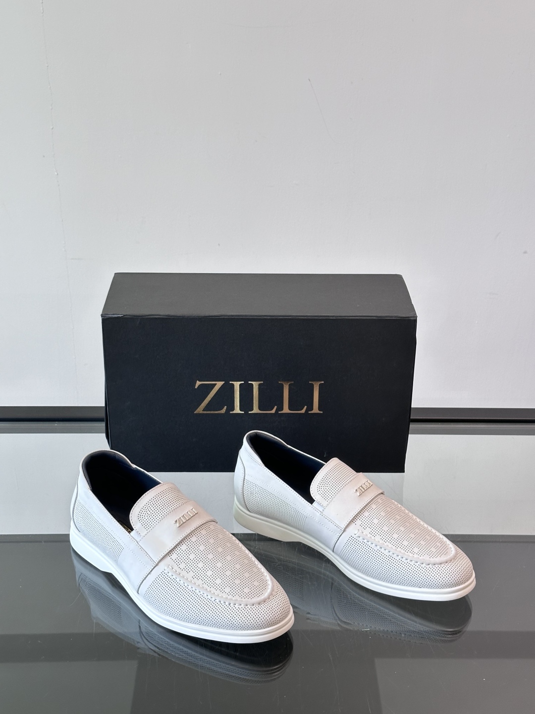 ZILLI法国顶奢男鞋👞ZILLI目之所及‼️简约风貌随心而行。‼️神形兼备，谱写男士魅力。👀棱角之间，