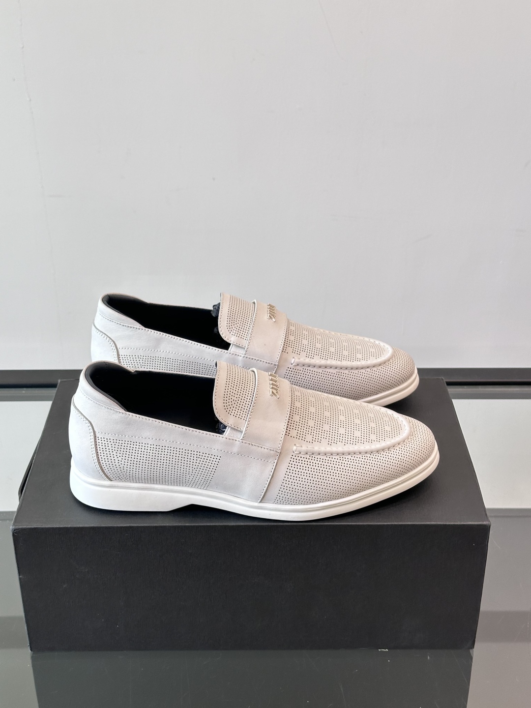 ZILLI法国顶奢男鞋👞ZILLI目之所及‼️简约风貌随心而行。‼️神形兼备，谱写男士魅力。👀棱角之间，