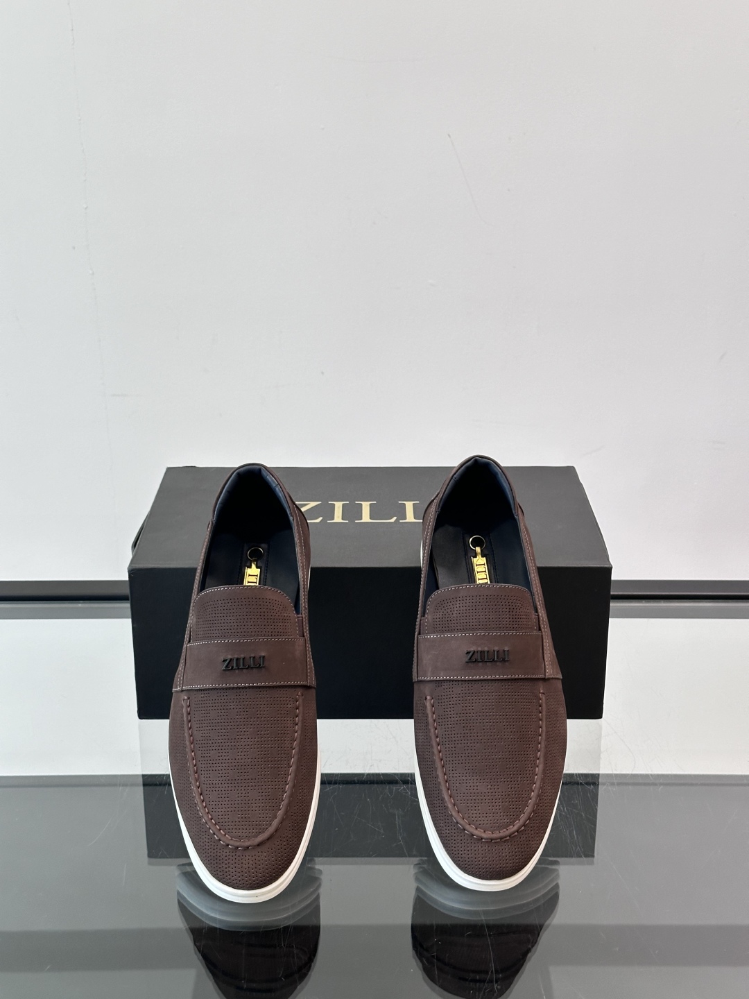 ZILLI法国顶奢男鞋👞ZILLI目之所及‼️简约风貌随心而行。‼️神形兼备，谱写男士魅力。👀棱角之间，