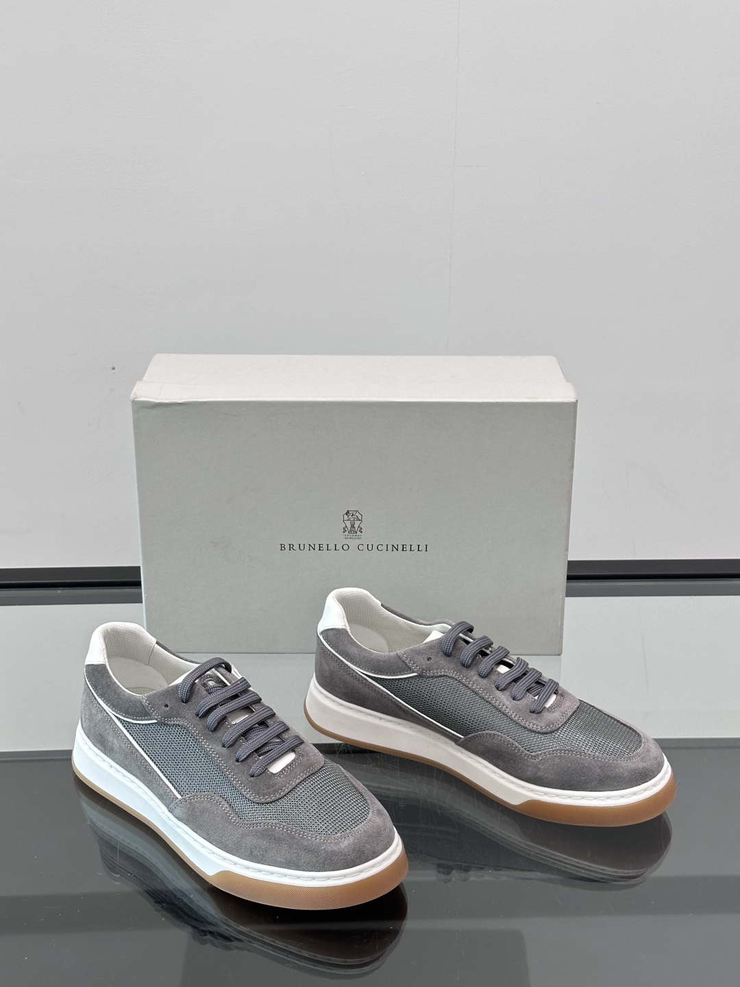 Brunello Cucinelli 老钱风意大利顶奢休闲男鞋，面料采用意大利进口翻毛牛皮，立体感和亲肤