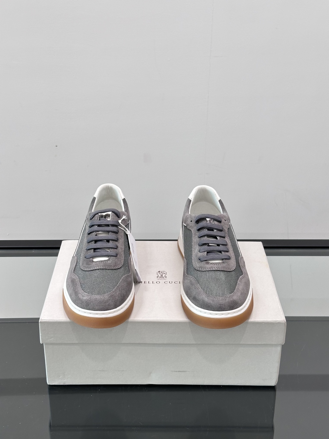 Brunello Cucinelli 老钱风意大利顶奢休闲男鞋，面料采用意大利进口翻毛牛皮，立体感和亲肤