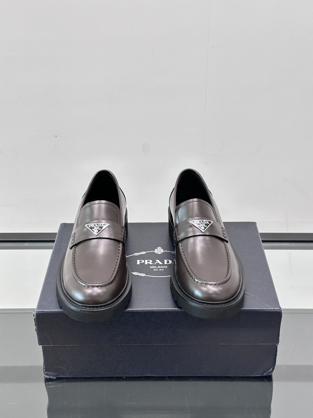 Prada Men's Polished Leather Loafers - Classic Style, Ultimate Comfort 3 cmp i1754383972444 1189 0 1