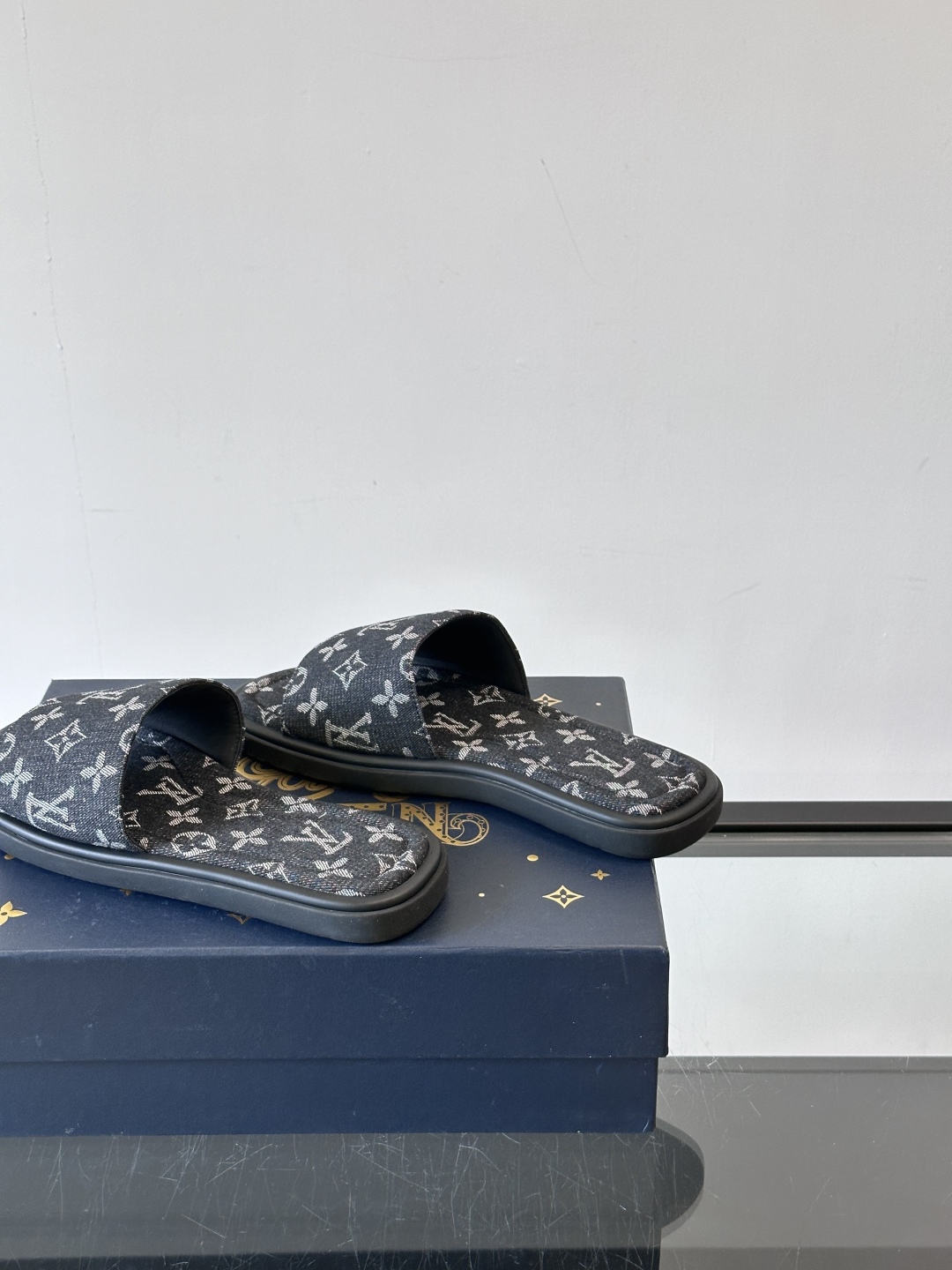 Louis Vuitton ss25 new arrival LV驴牌春夏系列新款平底沙滩拖鞋🥿简约精致