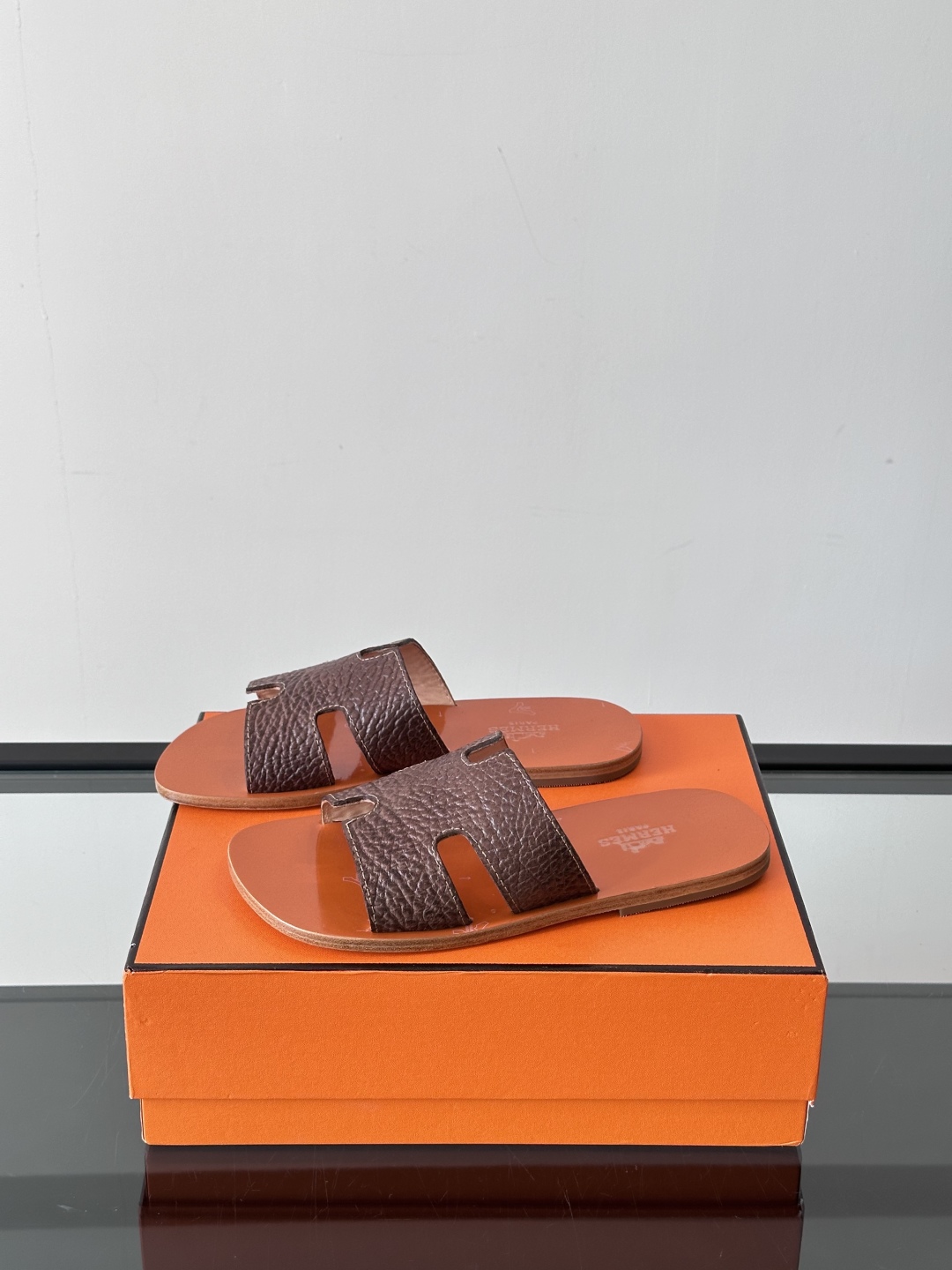 ◾️▫️Hermes 高端真皮大底男士拖鞋，高品质经典单品，用料上乘考究，版型宽松舒适，推荐入手，鞋面选