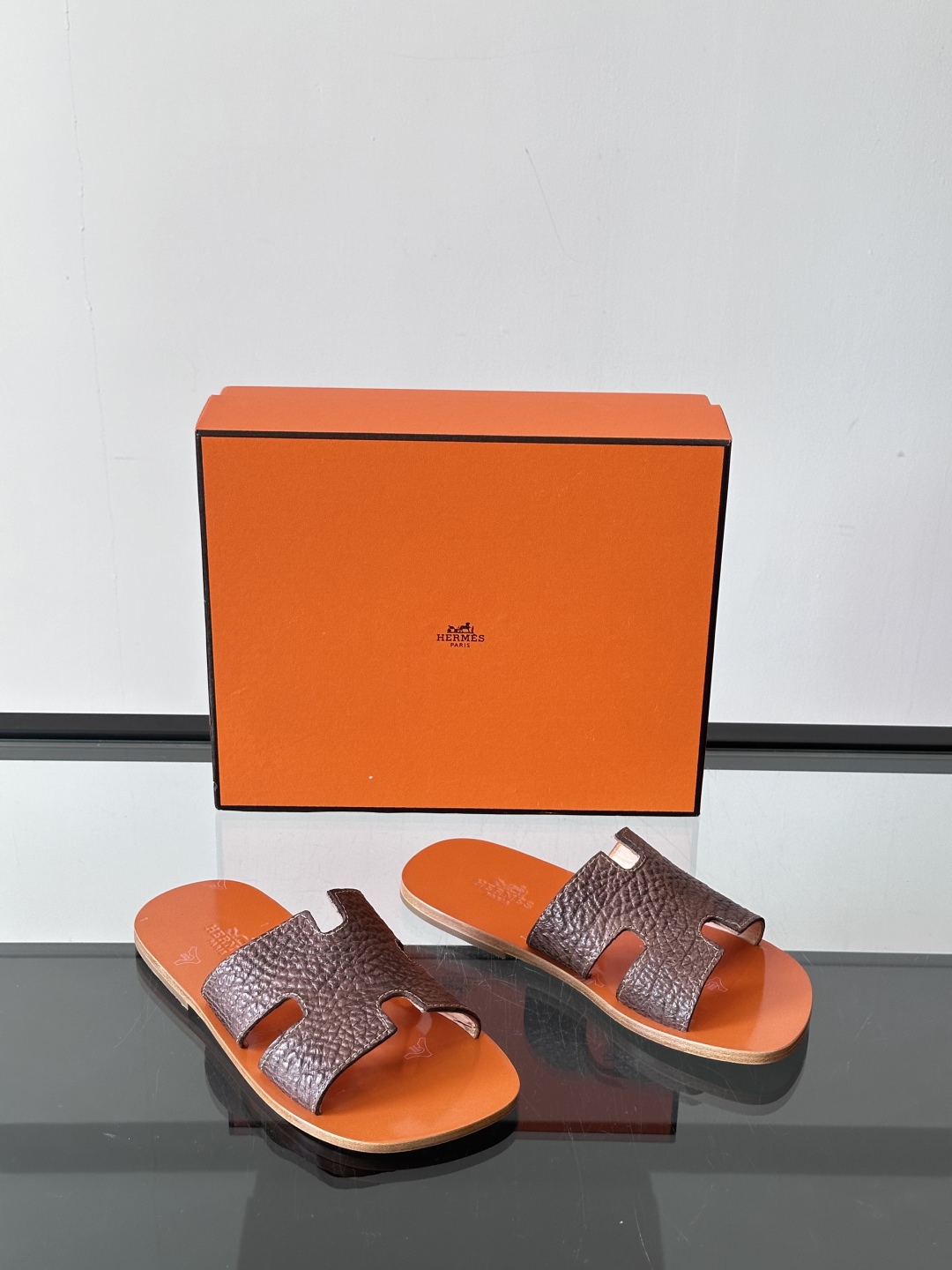 ◾️▫️Hermes 高端真皮大底男士拖鞋，高品质经典单品，用料上乘考究，版型宽松舒适，推荐入手，鞋面选