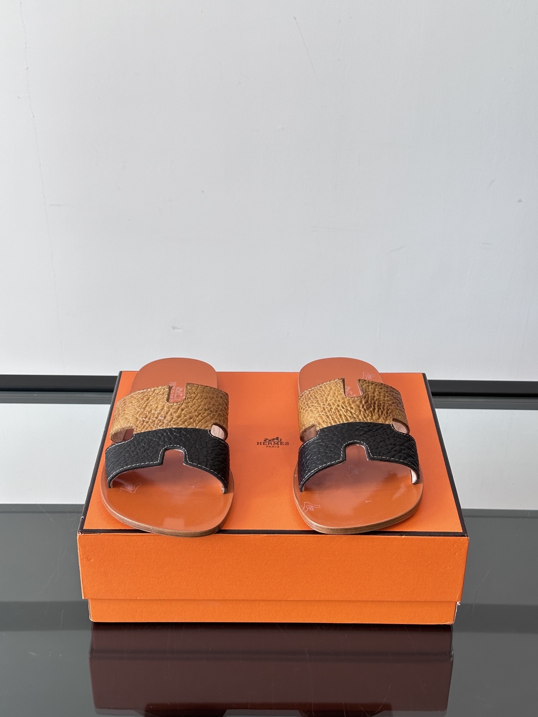 ◾️▫️Hermes 高端真皮大底男士拖鞋，高品质经典单品，用料上乘考究，版型宽松舒适，推荐入手，鞋面选