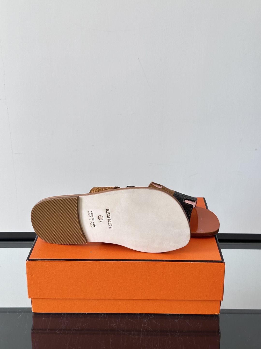 ◾️▫️Hermes 高端真皮大底男士拖鞋，高品质经典单品，用料上乘考究，版型宽松舒适，推荐入手，鞋面选