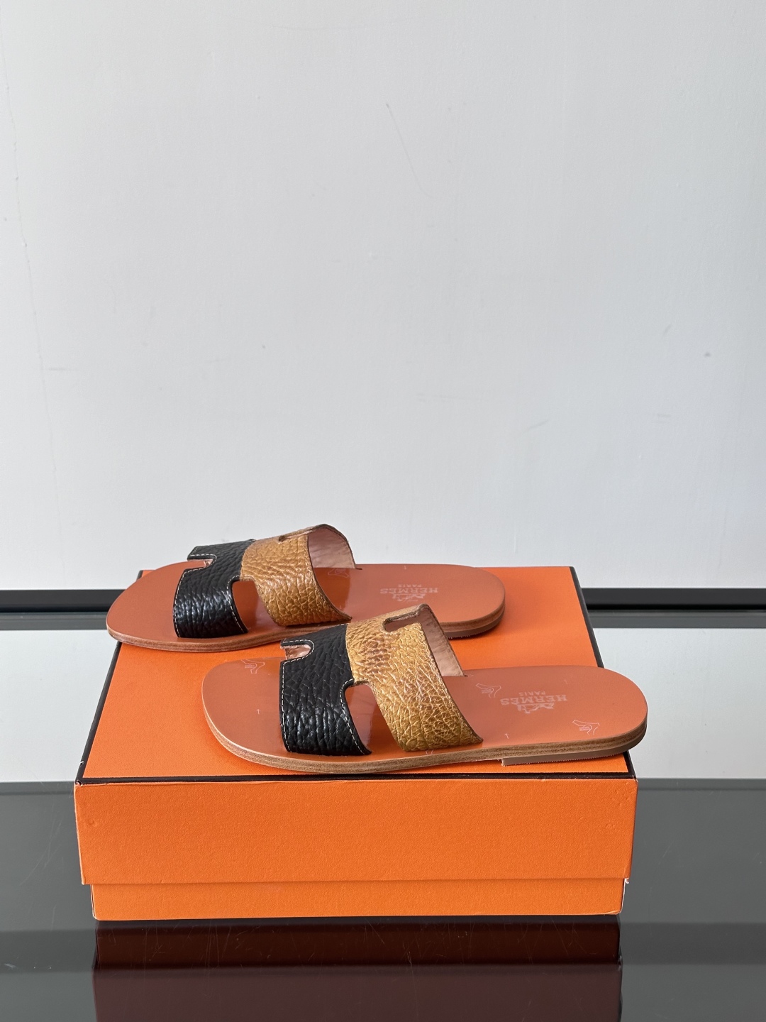 ◾️▫️Hermes 高端真皮大底男士拖鞋，高品质经典单品，用料上乘考究，版型宽松舒适，推荐入手，鞋面选