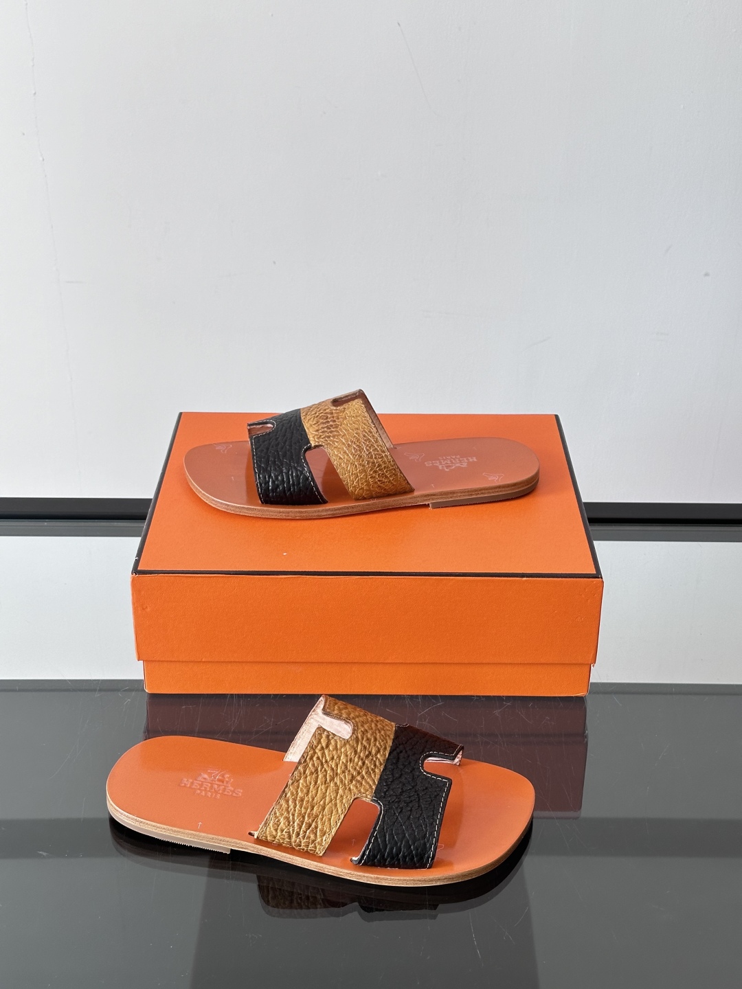 ◾️▫️Hermes 高端真皮大底男士拖鞋，高品质经典单品，用料上乘考究，版型宽松舒适，推荐入手，鞋面选